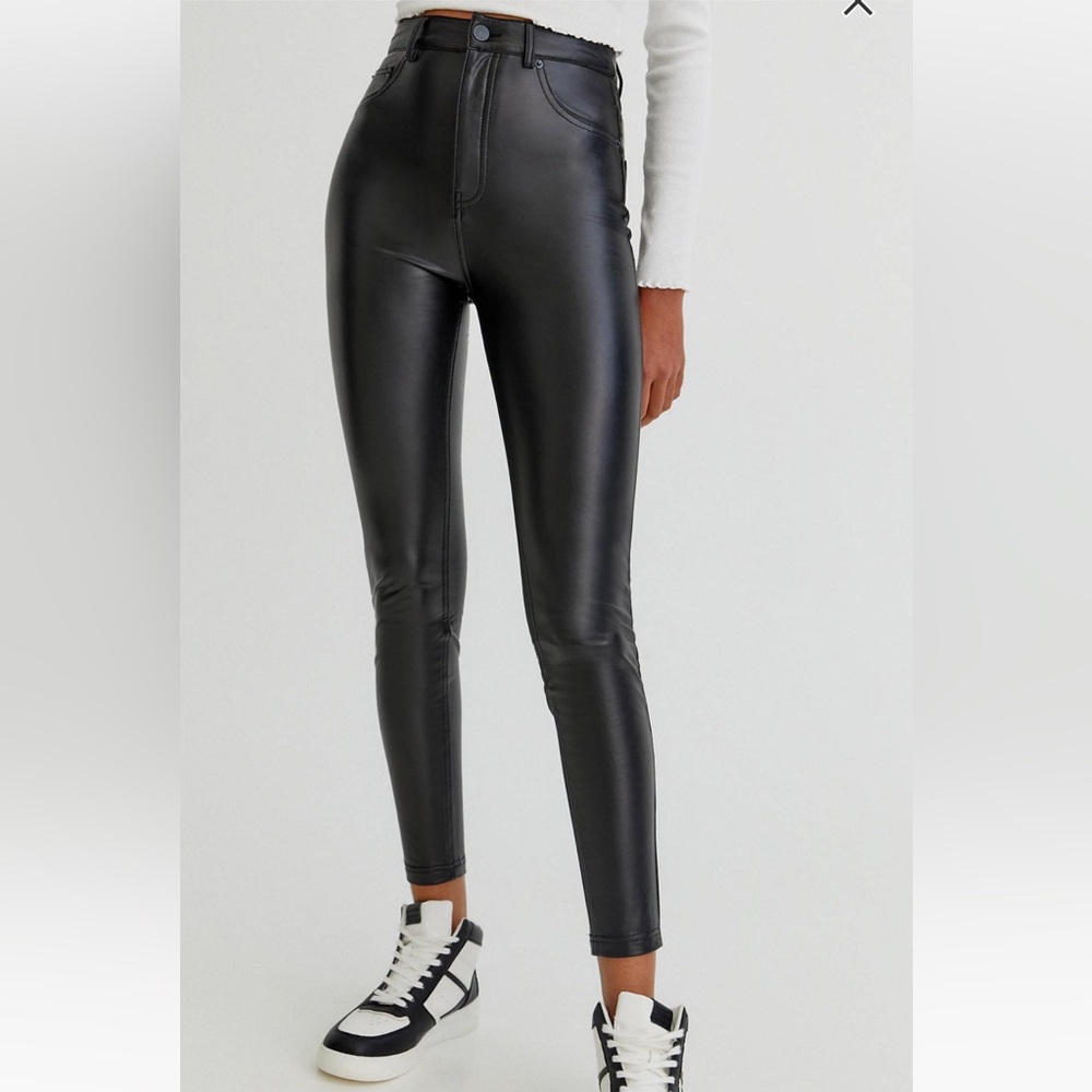 pull&bear high waisted skinny black faux leather pants - sz 6 (fit 4/6) LIKE NEW